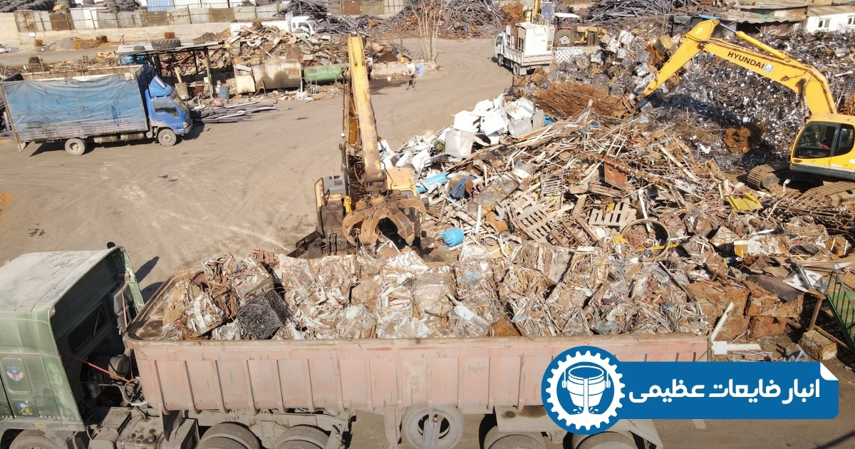 ضایعات آهن در و پنجره انبار عظیمی